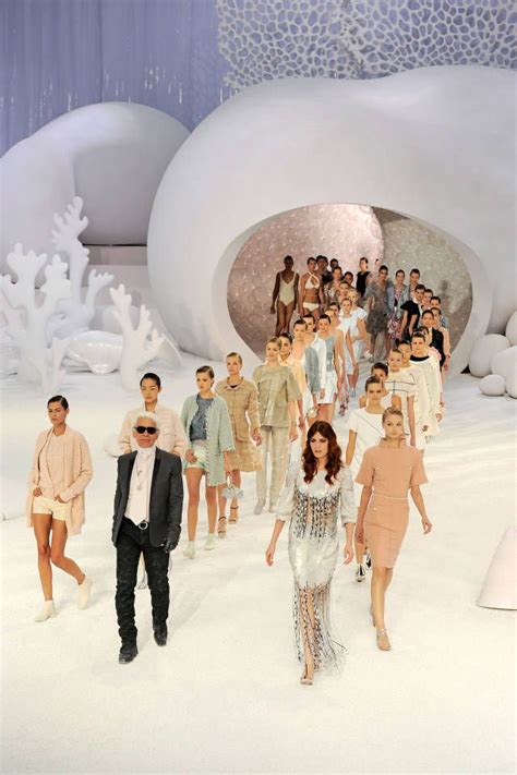 chanel fashion show dubai